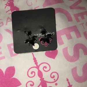 Women’s earrings